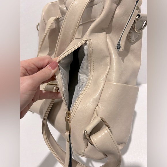 Modern + Chic vegan leather backpack - Picture 3 of 6